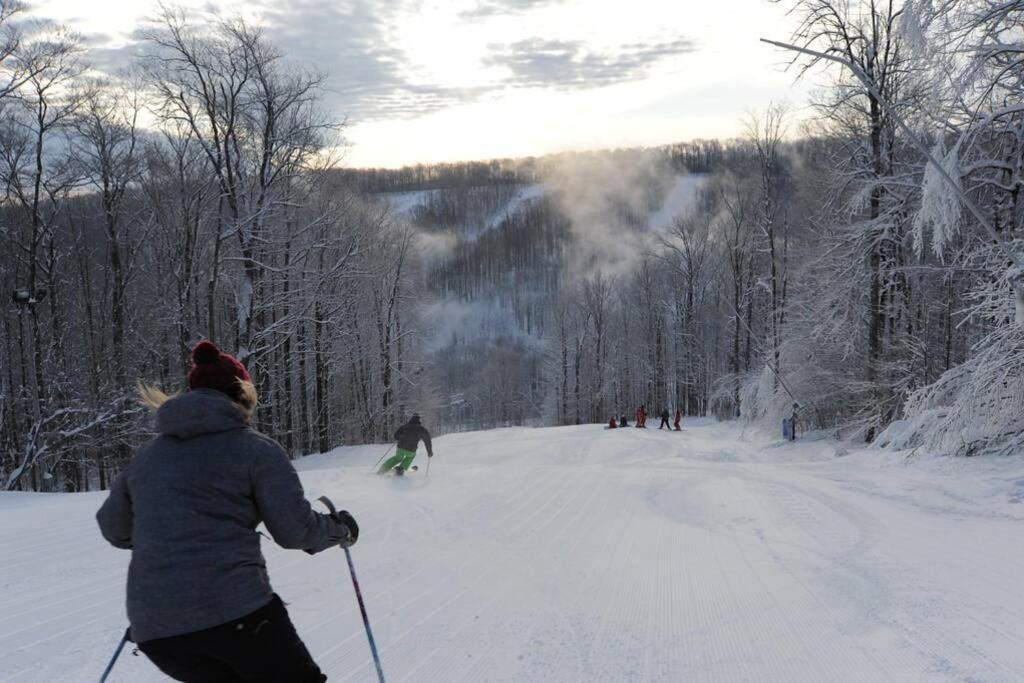 Skiing, Hiking, Village Of Eville Mtn Escape Ellicottville Bagian luar foto